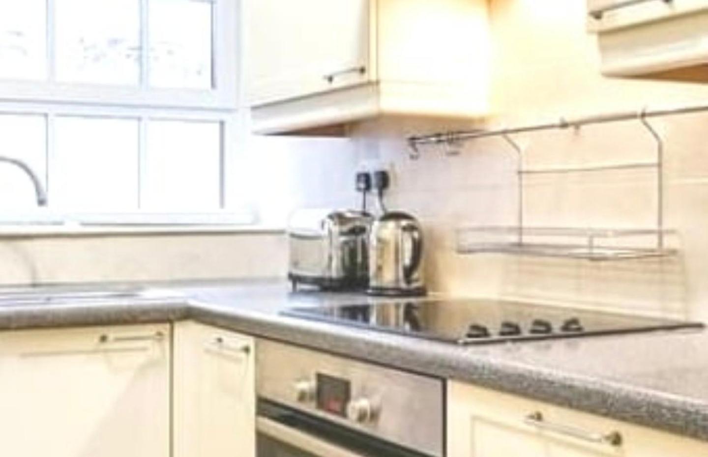 Sunny 1 Bedroom Flat In Central Лондон Екстериор снимка